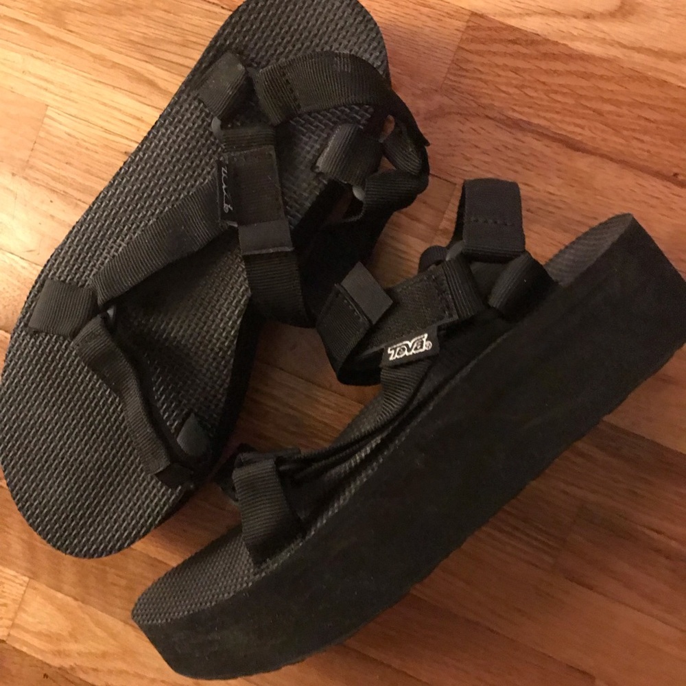 Teva Platform Sandal - Size 9